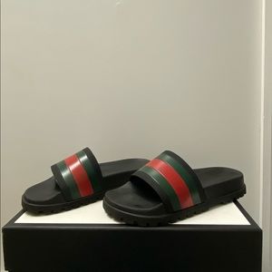 UNISEX GUCCI SLIDES